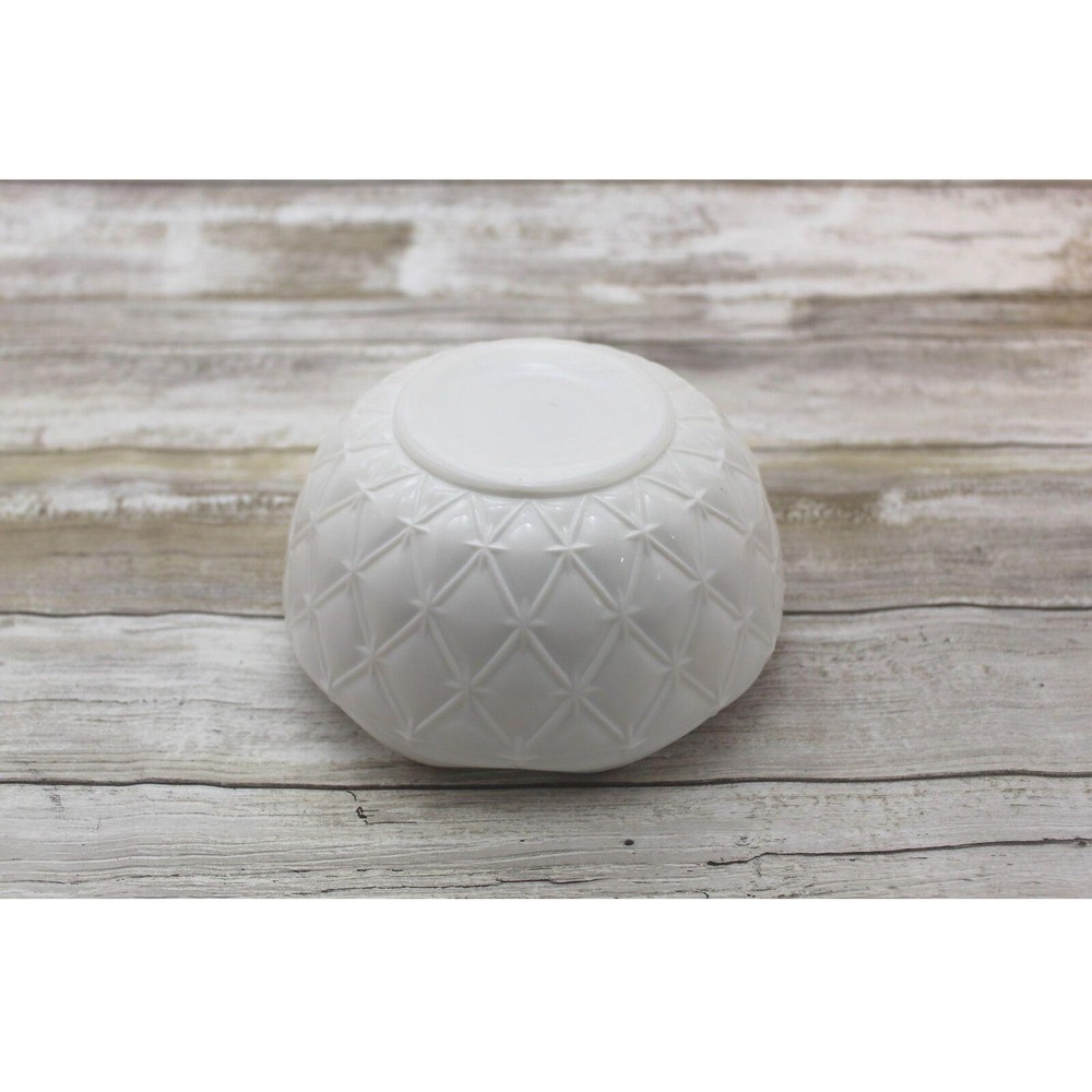 Vintage White Milk Glass Bowl, Quilted Diamond Pattern With Ruffled Rim - Picture 2 of 3